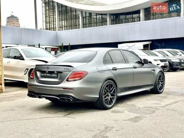 Серый Мерседес Е-Класс, объемом двигателя 3.98 л и пробегом 64 тыс. км за 89500 $, фото 14 на Automoto.ua