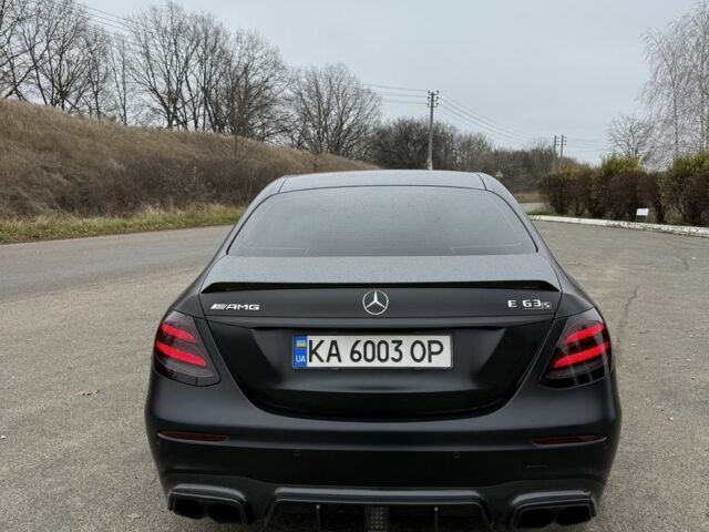 Серый Мерседес Е-Класс, объемом двигателя 4 л и пробегом 97 тыс. км за 79500 $, фото 4 на Automoto.ua