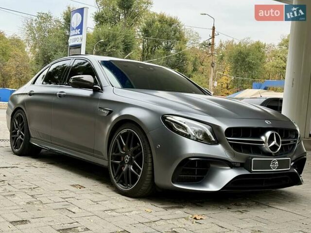 Сірий Мерседес Е-Клас, об'ємом двигуна 3.98 л та пробігом 17 тис. км за 96500 $, фото 10 на Automoto.ua