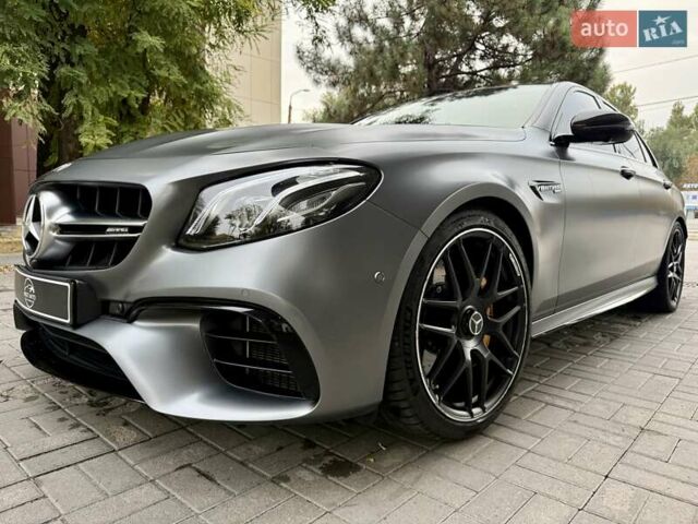 Сірий Мерседес Е-Клас, об'ємом двигуна 3.98 л та пробігом 17 тис. км за 96500 $, фото 4 на Automoto.ua