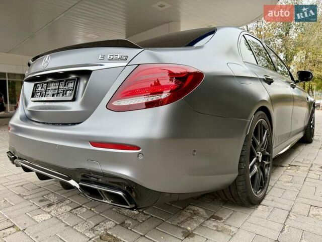 Сірий Мерседес Е-Клас, об'ємом двигуна 3.98 л та пробігом 17 тис. км за 96500 $, фото 13 на Automoto.ua