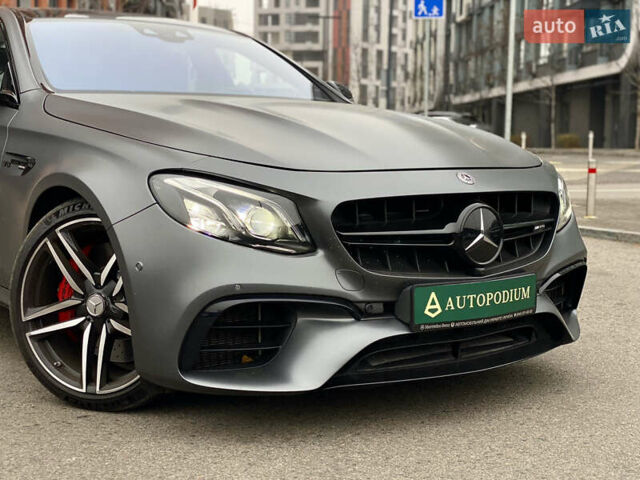 Серый Мерседес Е-Класс, объемом двигателя 3.98 л и пробегом 55 тыс. км за 72990 $, фото 1 на Automoto.ua