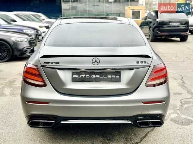 Серый Мерседес Е-Класс, объемом двигателя 3.98 л и пробегом 64 тыс. км за 89500 $, фото 11 на Automoto.ua