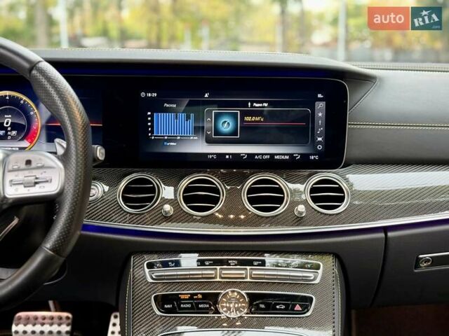 Сірий Мерседес Е-Клас, об'ємом двигуна 3.98 л та пробігом 17 тис. км за 96500 $, фото 37 на Automoto.ua