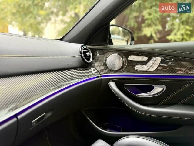 Сірий Мерседес Е-Клас, об'ємом двигуна 3.98 л та пробігом 17 тис. км за 96500 $, фото 44 на Automoto.ua