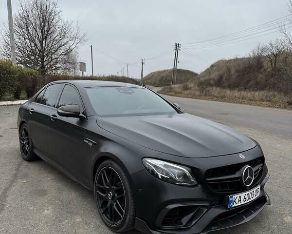 Сірий Мерседес Е-Клас, об'ємом двигуна 3.98 л та пробігом 97 тис. км за 79500 $, фото 1 на Automoto.ua