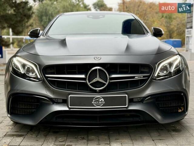 Сірий Мерседес Е-Клас, об'ємом двигуна 3.98 л та пробігом 17 тис. км за 96500 $, фото 8 на Automoto.ua