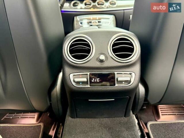 Сірий Мерседес Е-Клас, об'ємом двигуна 3.98 л та пробігом 17 тис. км за 96500 $, фото 32 на Automoto.ua