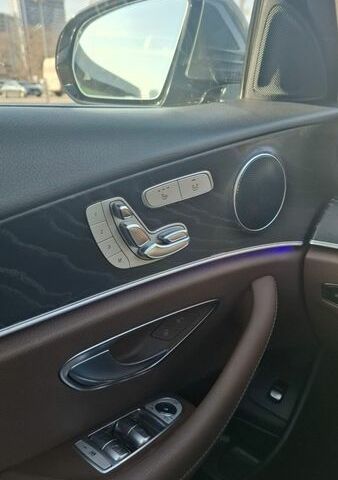 Сірий Мерседес Е-Клас, об'ємом двигуна 2 л та пробігом 216 тис. км за 31000 $, фото 8 на Automoto.ua