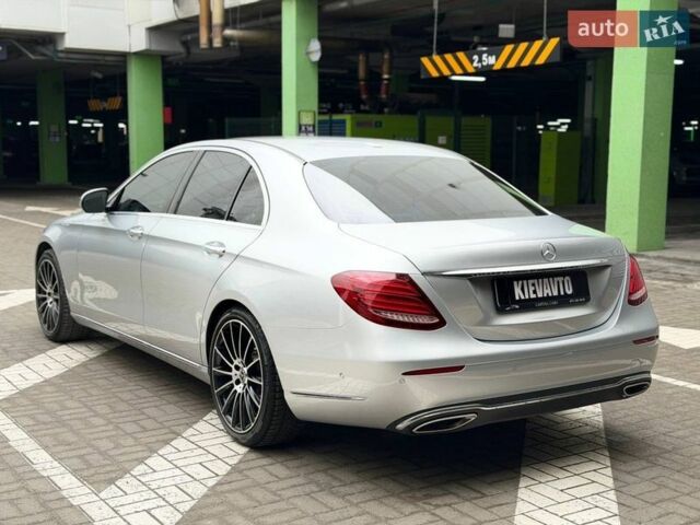 Сірий Мерседес Е-Клас, об'ємом двигуна 2 л та пробігом 78 тис. км за 27700 $, фото 4 на Automoto.ua