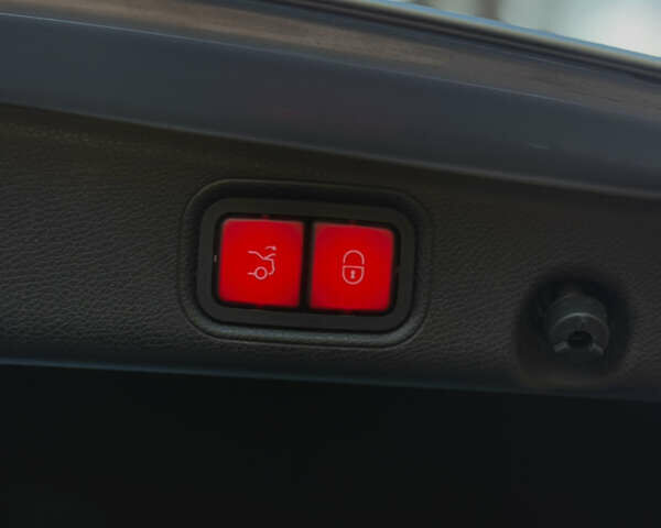 Сірий Мерседес Е-Клас, об'ємом двигуна 1.99 л та пробігом 109 тис. км за 28500 $, фото 39 на Automoto.ua