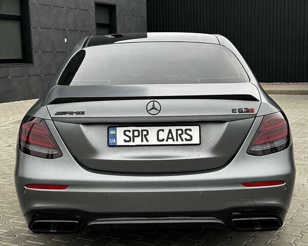 Сірий Мерседес Е-Клас, об'ємом двигуна 3.98 л та пробігом 76 тис. км за 74000 $, фото 4 на Automoto.ua