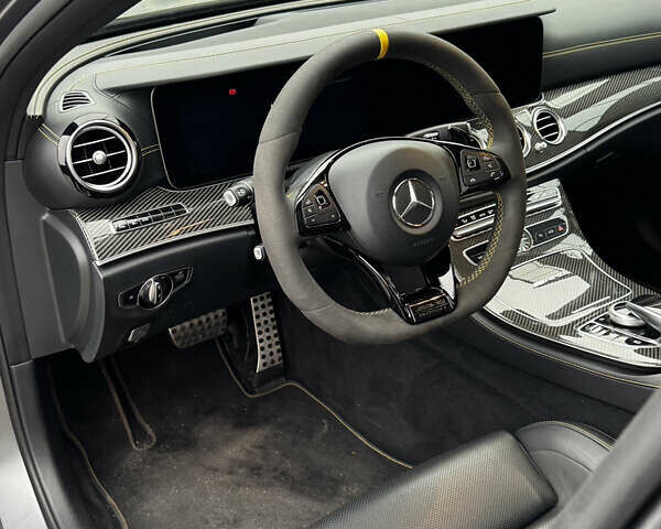 Сірий Мерседес Е-Клас, об'ємом двигуна 3.98 л та пробігом 76 тис. км за 74000 $, фото 10 на Automoto.ua