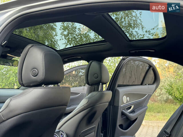 Серый Мерседес Е-Класс, объемом двигателя 3 л и пробегом 129 тыс. км за 49000 $, фото 82 на Automoto.ua