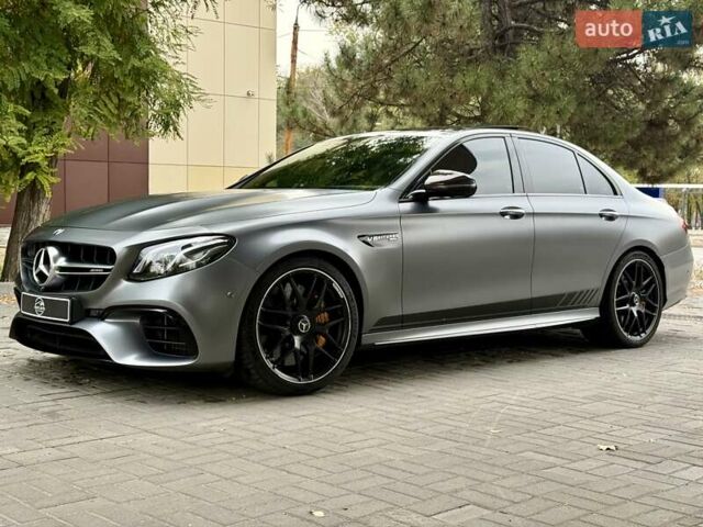 Сірий Мерседес Е-Клас, об'ємом двигуна 3.98 л та пробігом 17 тис. км за 96500 $, фото 2 на Automoto.ua