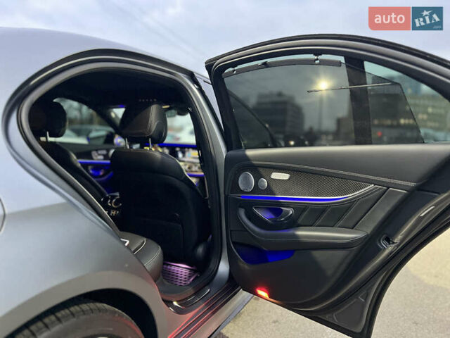 Серый Мерседес Е-Класс, объемом двигателя 4 л и пробегом 44 тыс. км за 78999 $, фото 27 на Automoto.ua