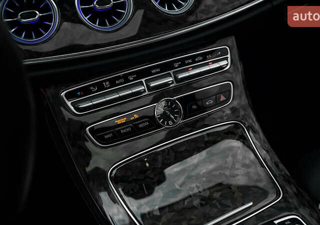 Серый Мерседес Е-Класс, объемом двигателя 4 л и пробегом 42 тыс. км за 89000 $, фото 35 на Automoto.ua