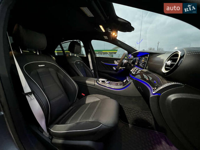 Серый Мерседес Е-Класс, объемом двигателя 4 л и пробегом 44 тыс. км за 78999 $, фото 31 на Automoto.ua