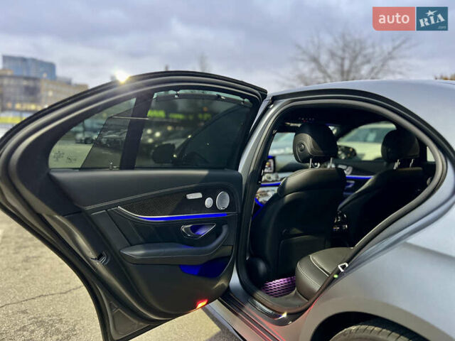 Серый Мерседес Е-Класс, объемом двигателя 4 л и пробегом 44 тыс. км за 78999 $, фото 22 на Automoto.ua