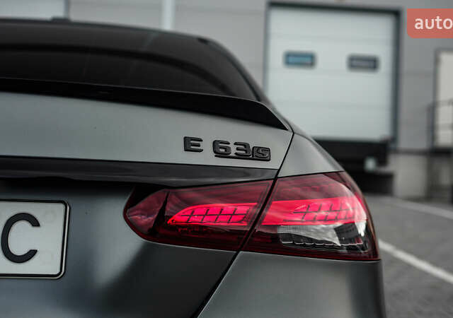 Серый Мерседес Е-Класс, объемом двигателя 4 л и пробегом 42 тыс. км за 89000 $, фото 9 на Automoto.ua