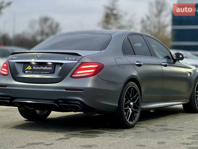 Серый Мерседес Е-Класс, объемом двигателя 4 л и пробегом 44 тыс. км за 78999 $, фото 10 на Automoto.ua