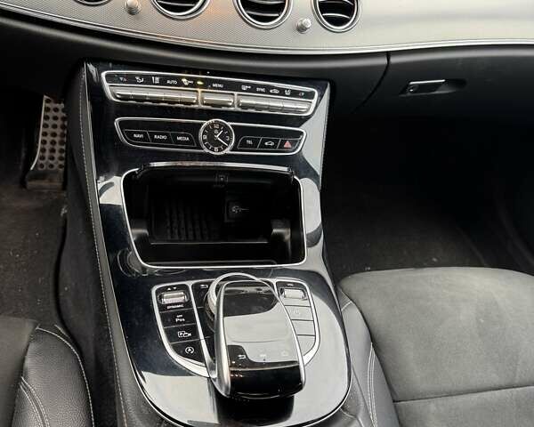 Сірий Мерседес Е-Клас, об'ємом двигуна 1.99 л та пробігом 123 тис. км за 39000 $, фото 6 на Automoto.ua