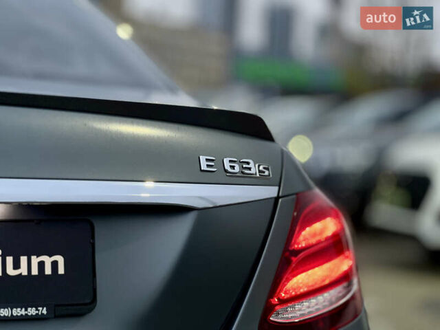 Серый Мерседес Е-Класс, объемом двигателя 4 л и пробегом 44 тыс. км за 78999 $, фото 4 на Automoto.ua