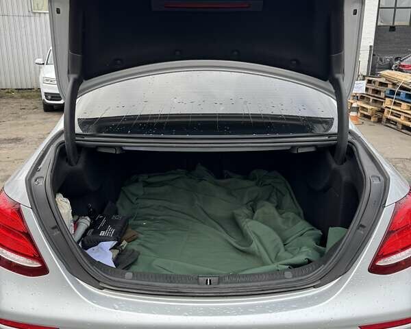 Сірий Мерседес Е-Клас, об'ємом двигуна 1.99 л та пробігом 123 тис. км за 39000 $, фото 3 на Automoto.ua