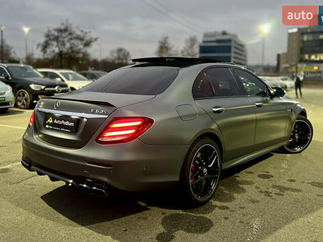 Серый Мерседес Е-Класс, объемом двигателя 4 л и пробегом 44 тыс. км за 78999 $, фото 56 на Automoto.ua