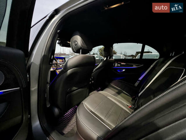 Серый Мерседес Е-Класс, объемом двигателя 4 л и пробегом 44 тыс. км за 78999 $, фото 24 на Automoto.ua