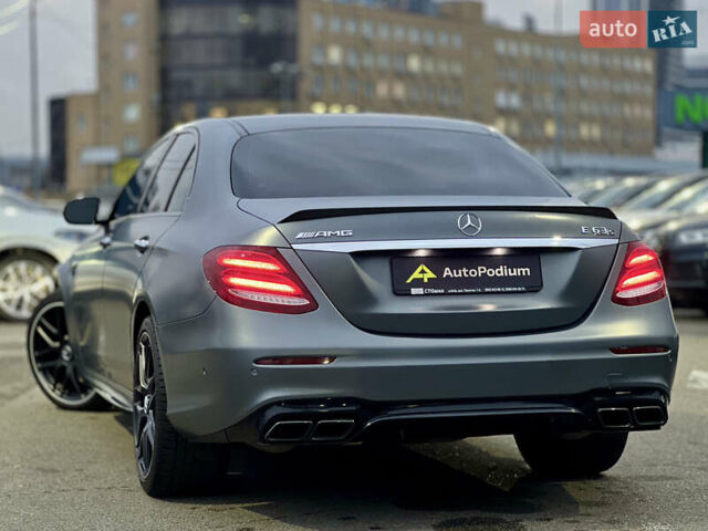 Серый Мерседес Е-Класс, объемом двигателя 4 л и пробегом 44 тыс. км за 78999 $, фото 3 на Automoto.ua