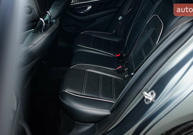 Серый Мерседес Е-Класс, объемом двигателя 4 л и пробегом 42 тыс. км за 89000 $, фото 22 на Automoto.ua