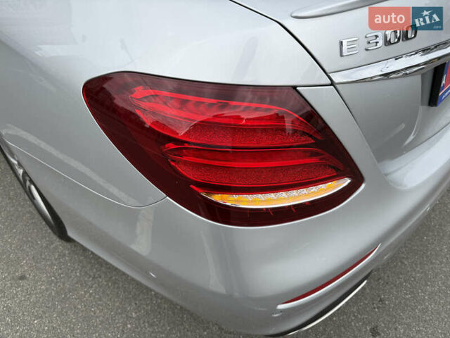 Серый Мерседес Е-Класс, объемом двигателя 1.99 л и пробегом 135 тыс. км за 31700 $, фото 3 на Automoto.ua