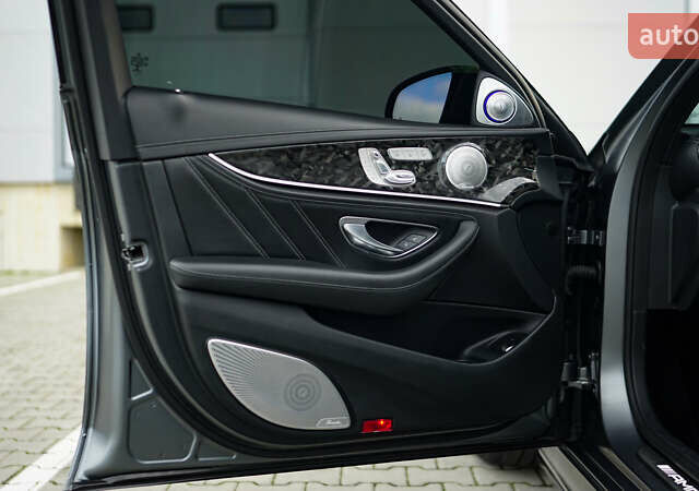 Серый Мерседес Е-Класс, объемом двигателя 4 л и пробегом 42 тыс. км за 89000 $, фото 24 на Automoto.ua