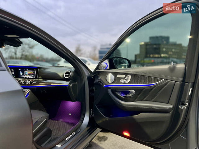 Серый Мерседес Е-Класс, объемом двигателя 4 л и пробегом 44 тыс. км за 78999 $, фото 29 на Automoto.ua