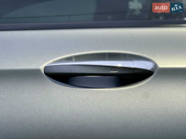 Серый Мерседес Е-Класс, объемом двигателя 4 л и пробегом 44 тыс. км за 78999 $, фото 16 на Automoto.ua