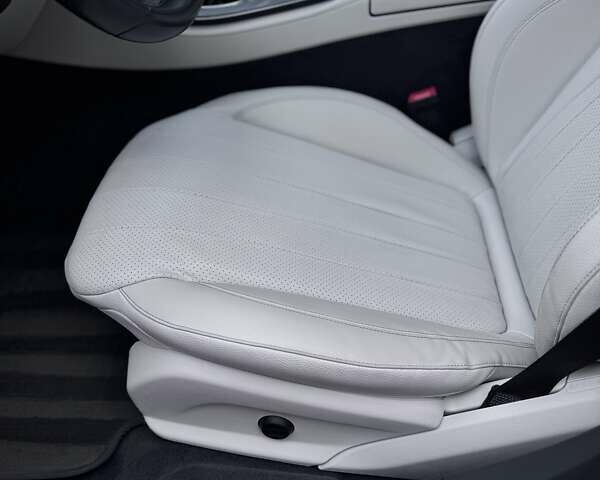 Сірий Мерседес Е-Клас, об'ємом двигуна 1.99 л та пробігом 41 тис. км за 48700 $, фото 19 на Automoto.ua