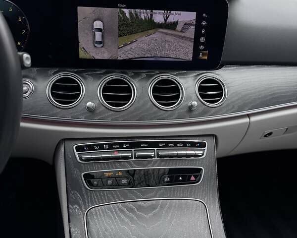 Сірий Мерседес Е-Клас, об'ємом двигуна 1.99 л та пробігом 41 тис. км за 48700 $, фото 32 на Automoto.ua