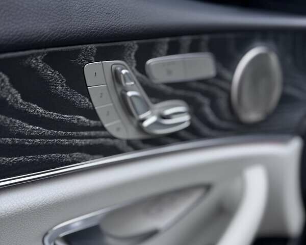 Сірий Мерседес Е-Клас, об'ємом двигуна 1.99 л та пробігом 41 тис. км за 48700 $, фото 16 на Automoto.ua