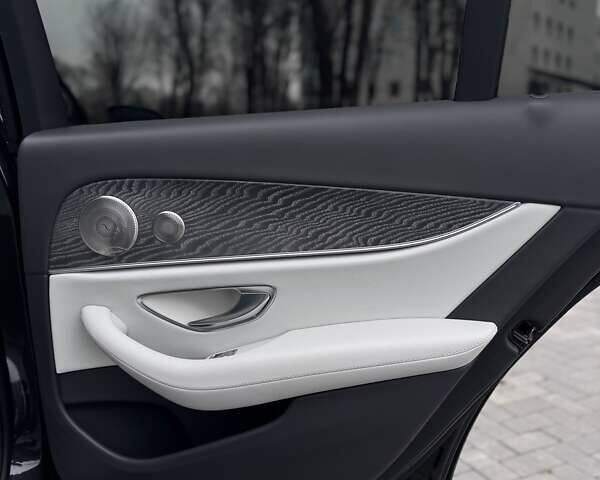 Сірий Мерседес Е-Клас, об'ємом двигуна 1.99 л та пробігом 41 тис. км за 48700 $, фото 39 на Automoto.ua