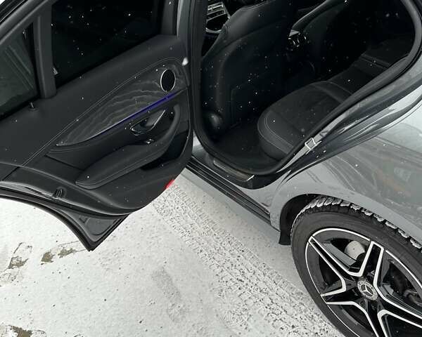 Сірий Мерседес Е-Клас, об'ємом двигуна 1.95 л та пробігом 68 тис. км за 54500 $, фото 3 на Automoto.ua