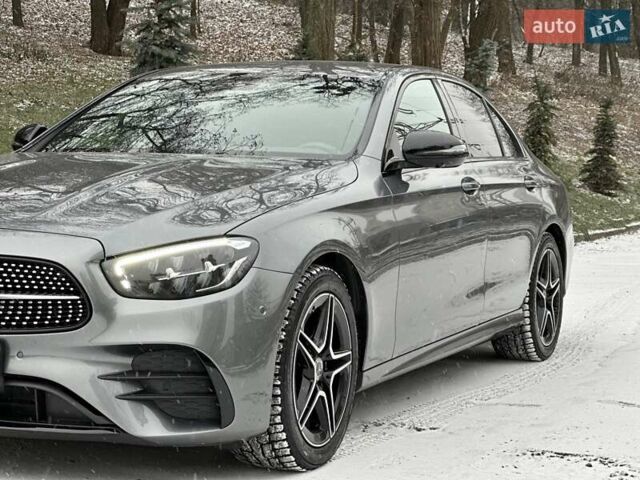 Сірий Мерседес Е-Клас, об'ємом двигуна 1.95 л та пробігом 68 тис. км за 54500 $, фото 1 на Automoto.ua