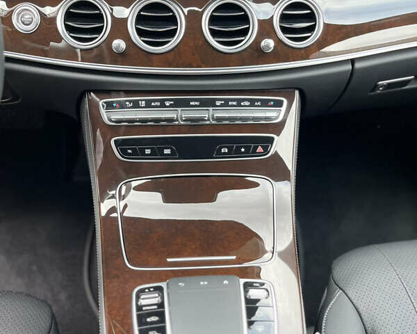 Серый Мерседес Е-Класс, объемом двигателя 1.99 л и пробегом 51 тыс. км за 55000 $, фото 15 на Automoto.ua