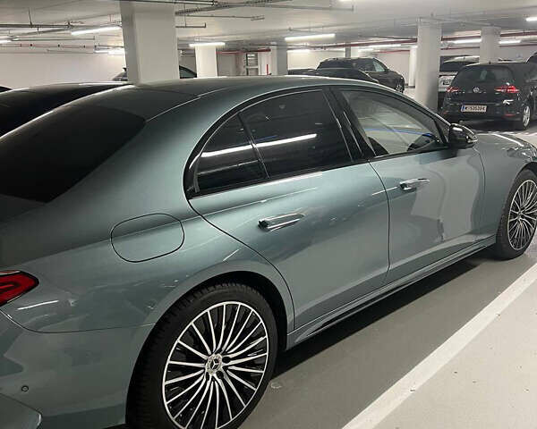 Серый Мерседес Е-Класс, объемом двигателя 2 л и пробегом 12 тыс. км за 92500 $, фото 1 на Automoto.ua