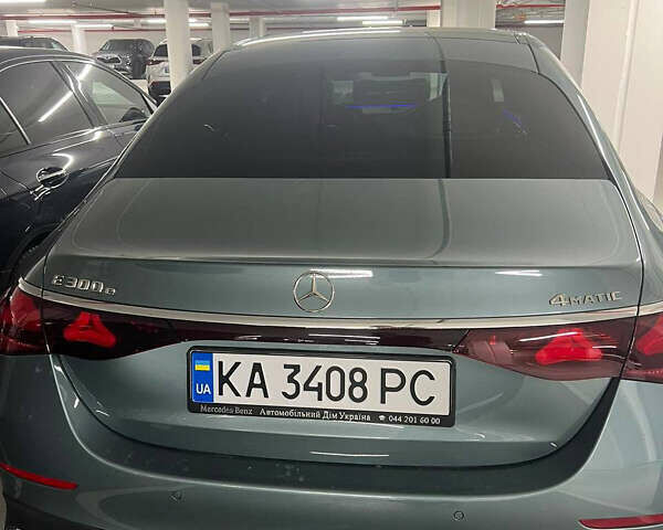 Серый Мерседес Е-Класс, объемом двигателя 2 л и пробегом 12 тыс. км за 92500 $, фото 3 на Automoto.ua
