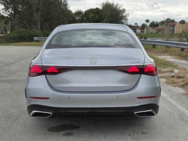 Серый Мерседес Е-Класс, объемом двигателя 2 л и пробегом 26 тыс. км за 33500 $, фото 4 на Automoto.ua