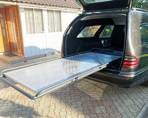 Серый Мерседес Е-Класс, объемом двигателя 2.2 л и пробегом 0 тыс. км за 10800 $, фото 5 на Automoto.ua