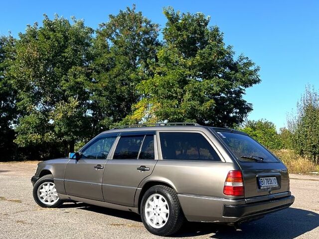 Серый Мерседес Е-Класс, объемом двигателя 2.3 л и пробегом 370 тыс. км за 2200 $, фото 4 на Automoto.ua