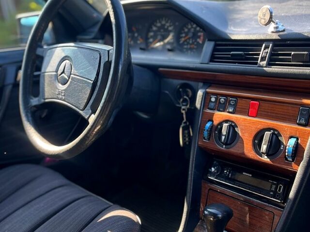 Серый Мерседес Е-Класс, объемом двигателя 2.3 л и пробегом 370 тыс. км за 2200 $, фото 11 на Automoto.ua