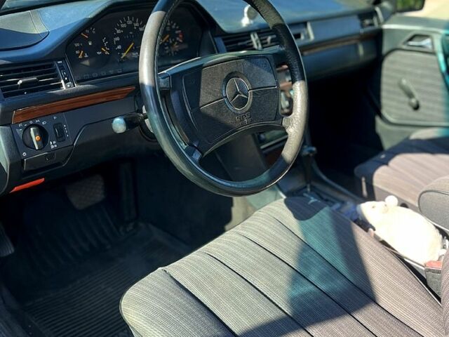 Серый Мерседес Е-Класс, объемом двигателя 2.3 л и пробегом 370 тыс. км за 2200 $, фото 6 на Automoto.ua